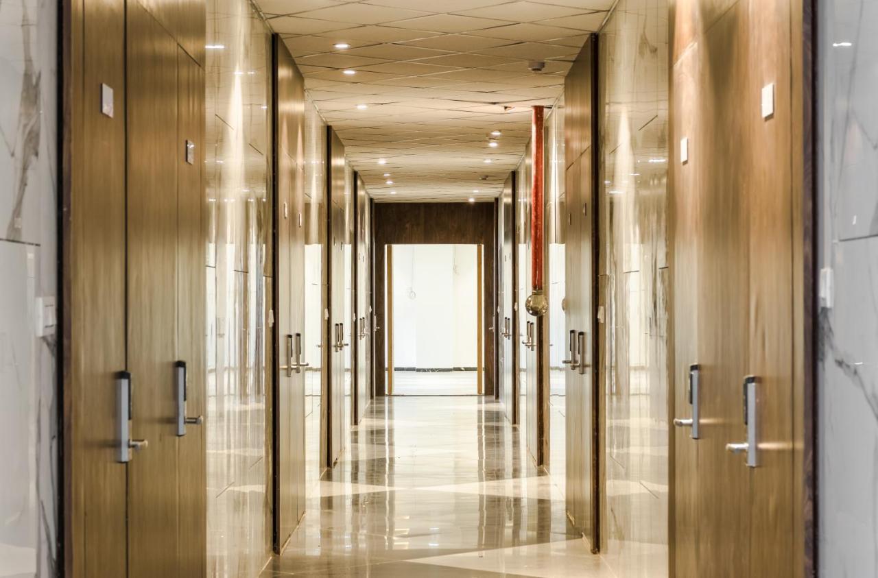 Meridian Hotel&Banquet Surate Extérieur photo